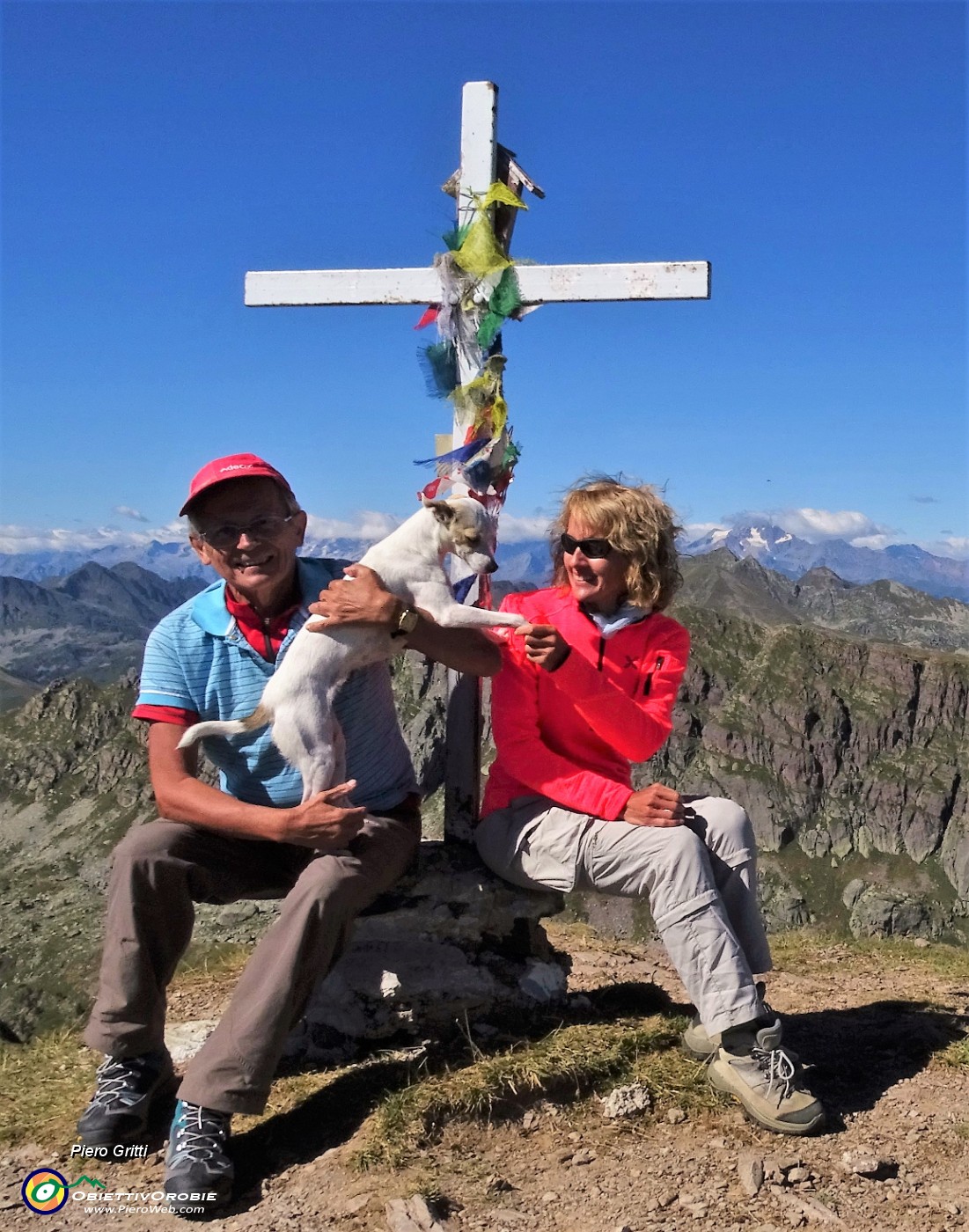 66 Sullo sfondo del Pizzo del Becco e, lontano, del Disgrazia.JPG
